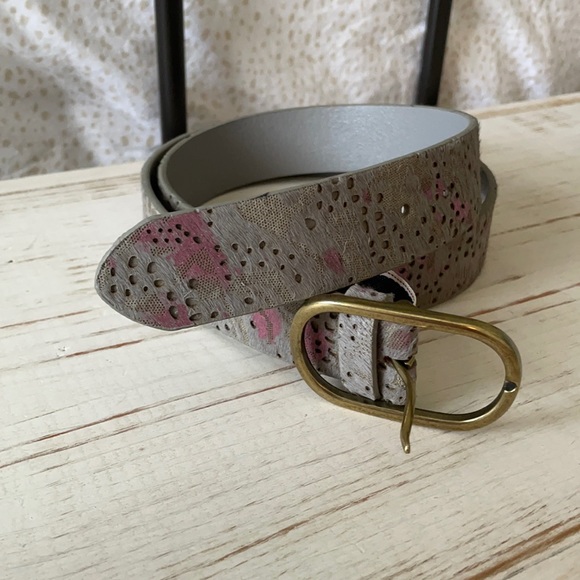 Women’s Belt - Picture 1 of 4